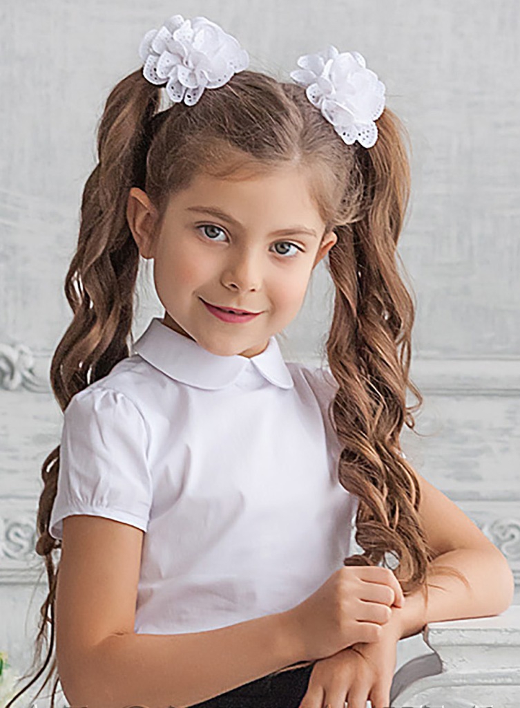 Девушки младше на 3 4 года. Арлен блузка АЛОЛИКА. Блузка белая Школьная для девочки. Бантики для девочек. Белая блузка для девочки.